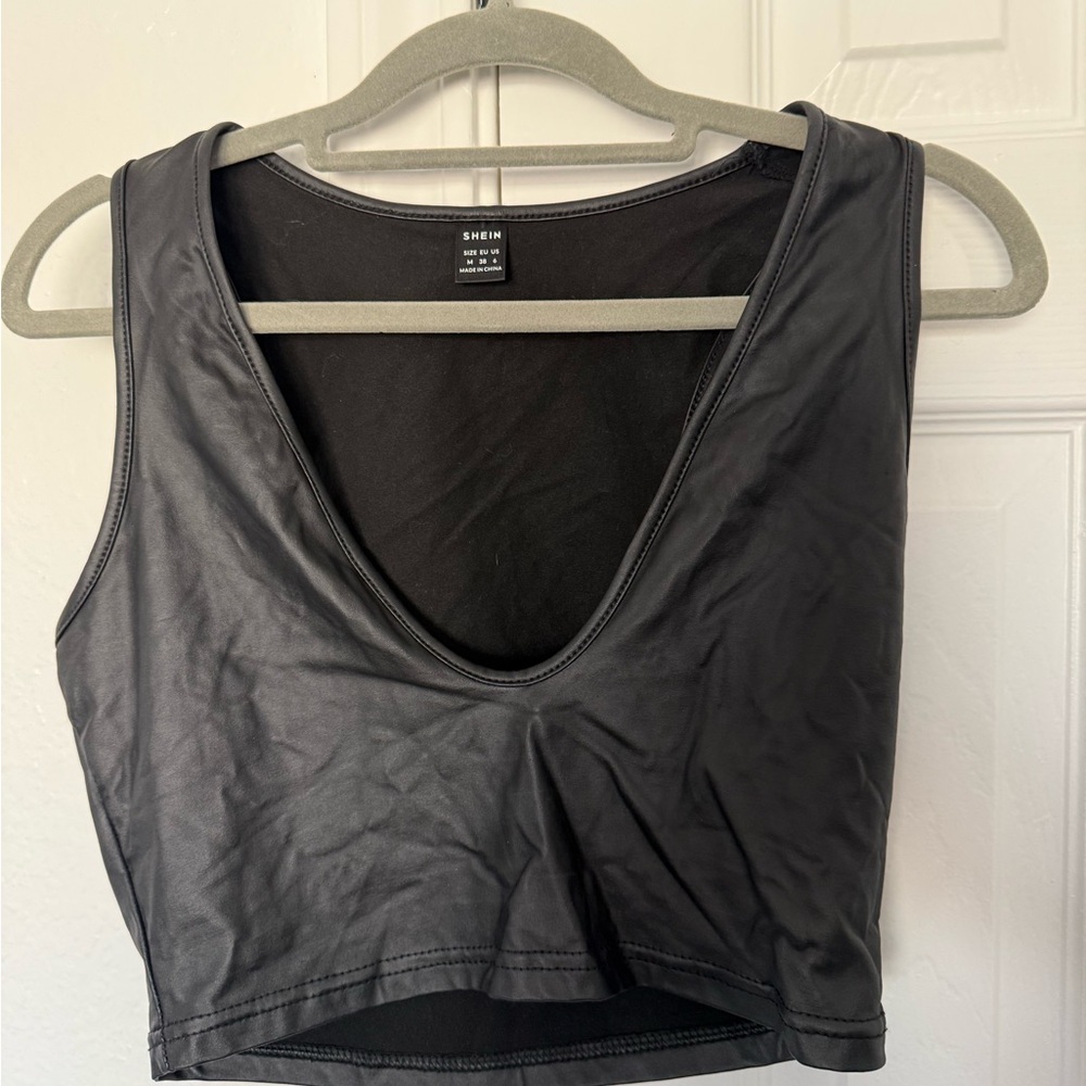 SHEIN Black Sleeveless Crop Top